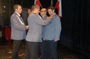 Odznaczanie policjantów medalami i odznaczeniami