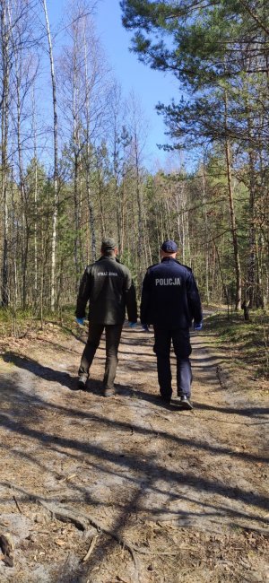 Policjanci wspólnie ze Strażą Leśną dbają o bezpieczeństwo w lasach.
