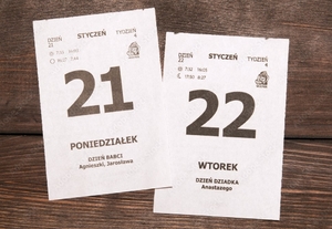 Zdjęcie przedstawia dwie kartki z kalendarza z 21 i 22 stycznia