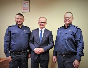 Na zdjęciu Komendant Powiatowy Policji w Będzinie, Komendant Komisariatu Policji w Siewierzu oraz Burmistrz Miasta Sławkowa.